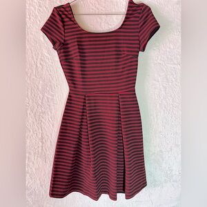 Gilli Burgundy Black Striped Textured Cap Sleeve Pleated Skirt Skater Dress NEW